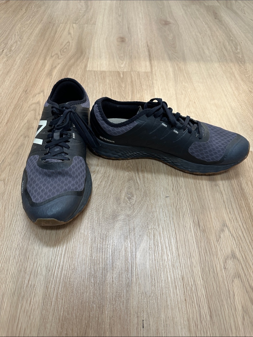 New Balance Men’s Black Athletic Trail Sneakers